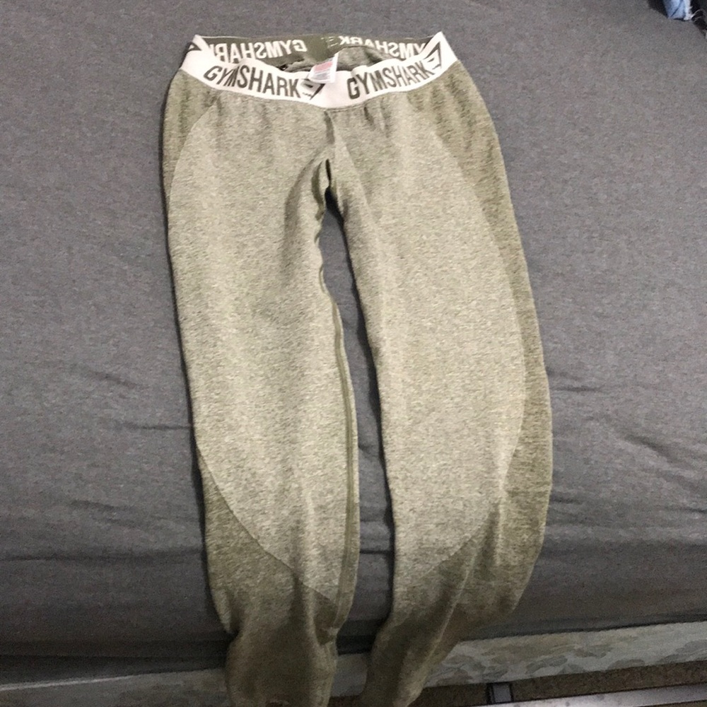 Gym shark leggings
